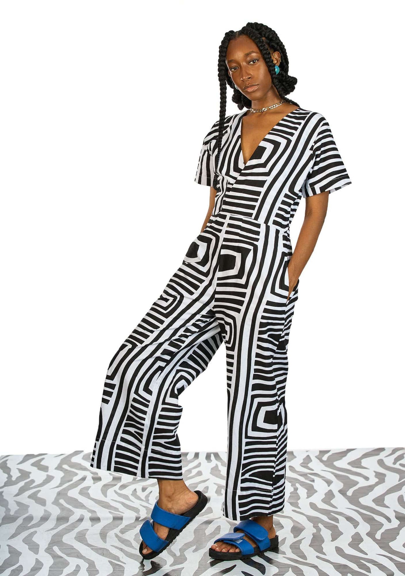 YEVU Women - One Piece Wrap Body Jumpsuit - Monochrome